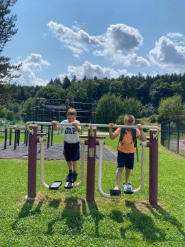 Razgibano, živahno, razigrano, počitniško, … (4)